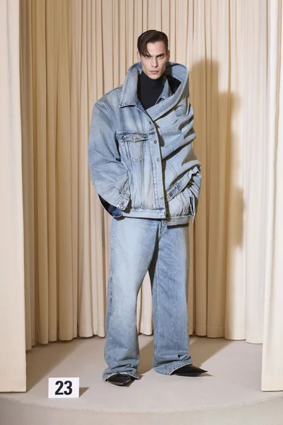 Look 23